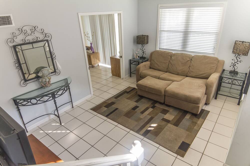 Photo of Livingroom in Surfcrest Village