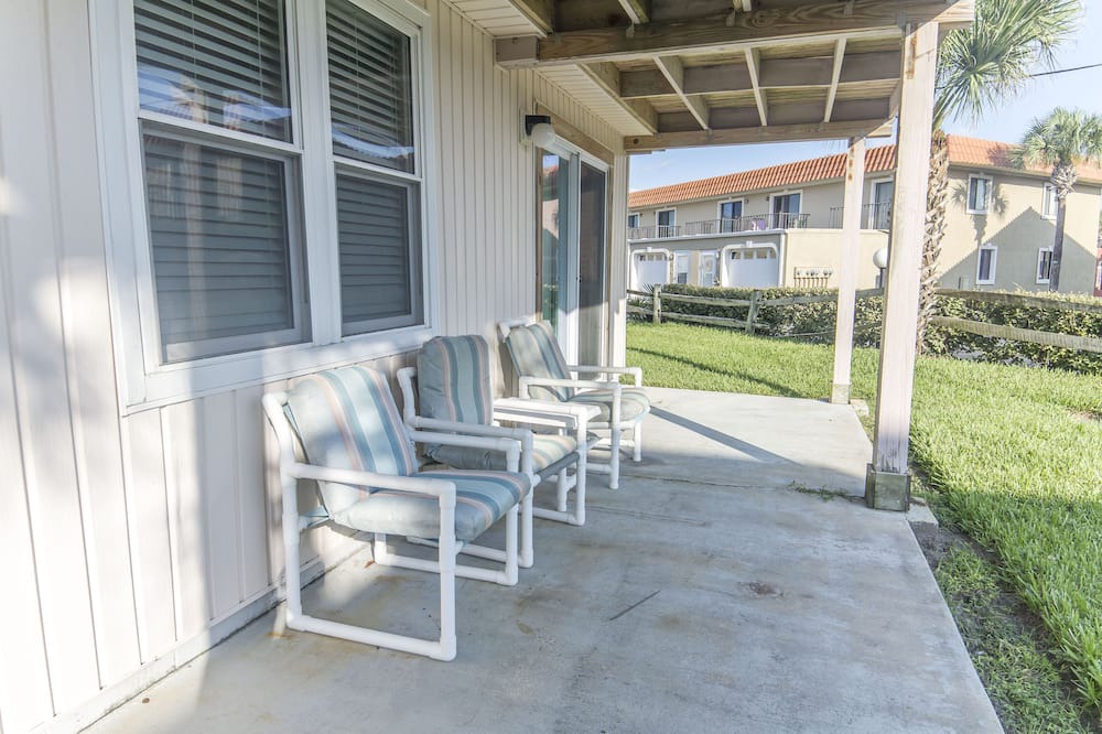Photo of Patio Balcony in Surfcrest Village