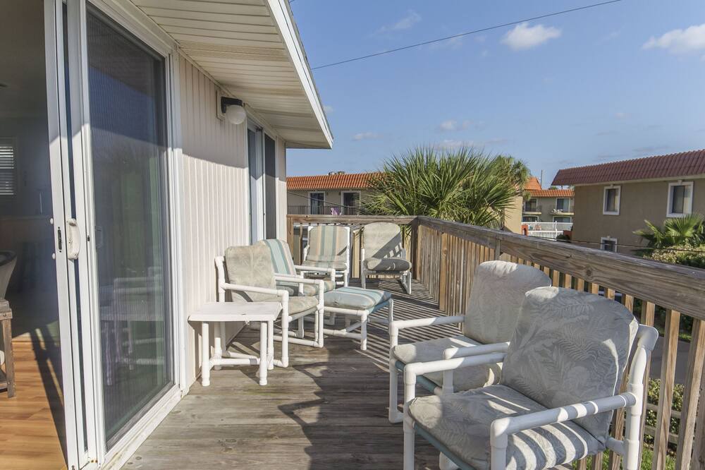Photo of Patio Balcony in Surfcrest Village