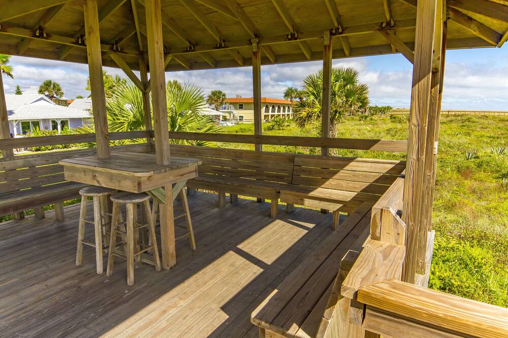 Photo of Patio Balcony in Surfcrest Village