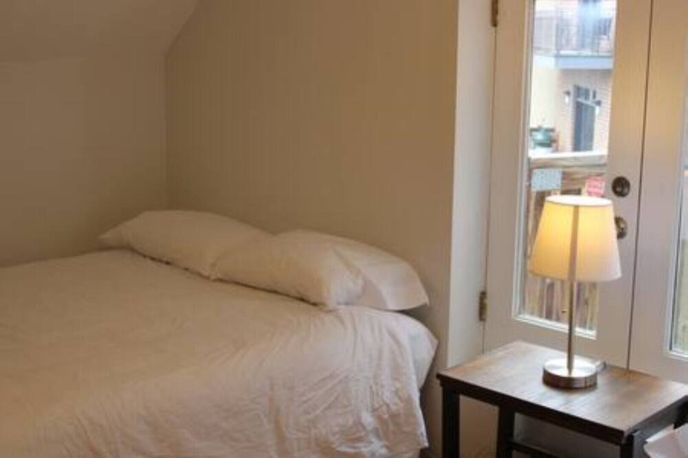 Photo of Bedroom in Wrightwood Neighbors