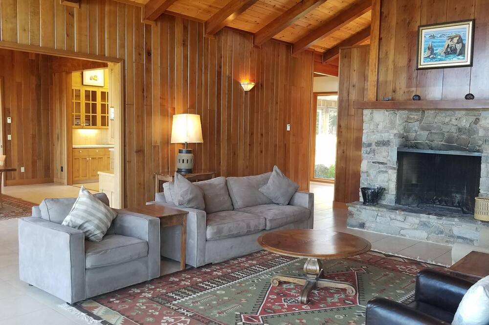 Photo of Others in Caspar