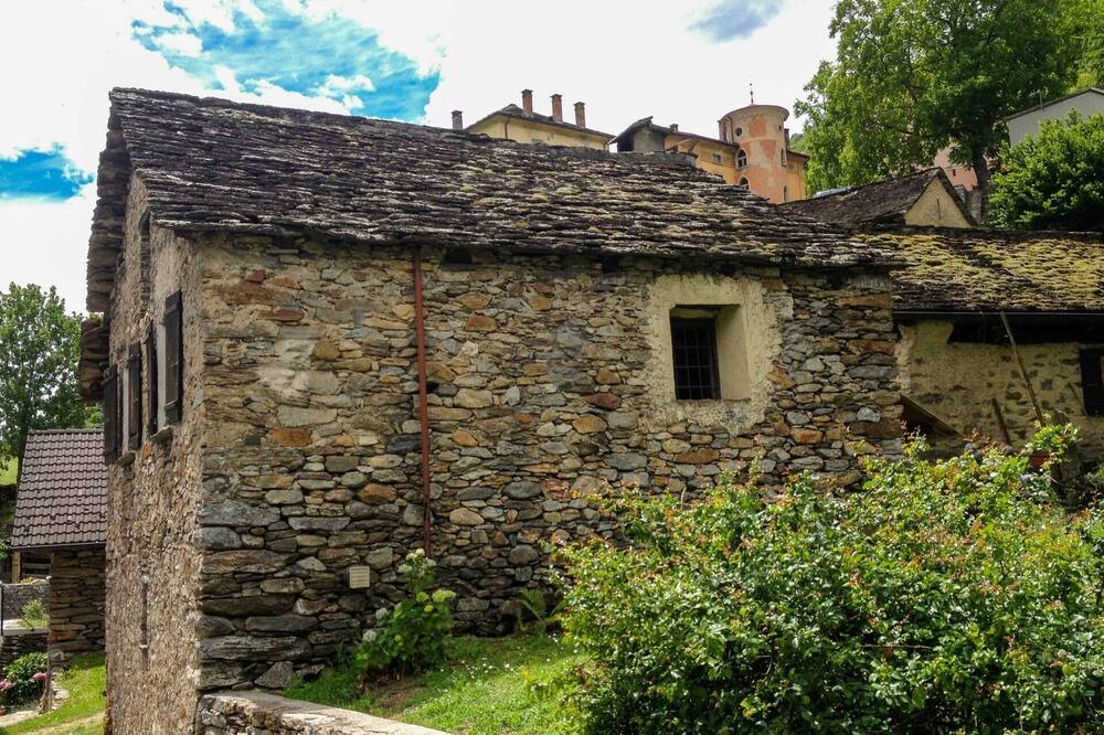 Photo of Others in Semione
