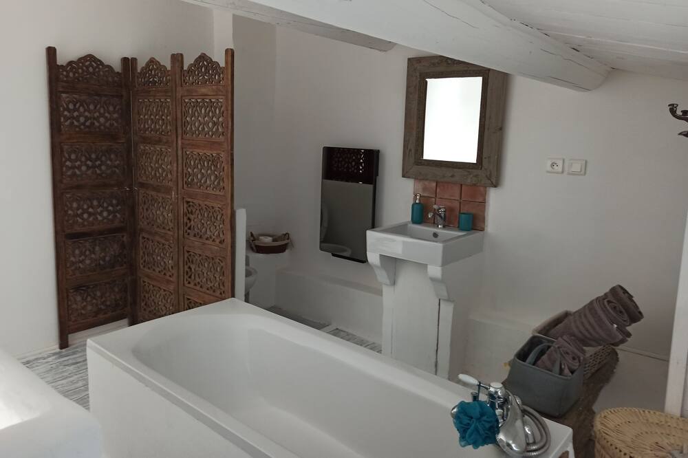 Photo of Bathroom in Lardiers