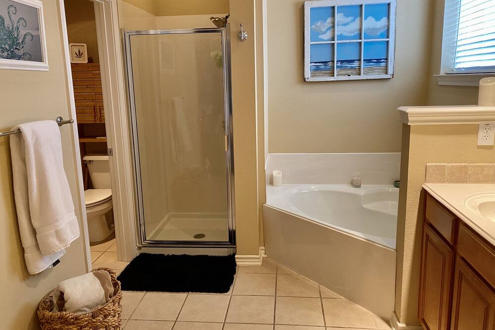 Photo of Bathroom in Knox - Henderson
