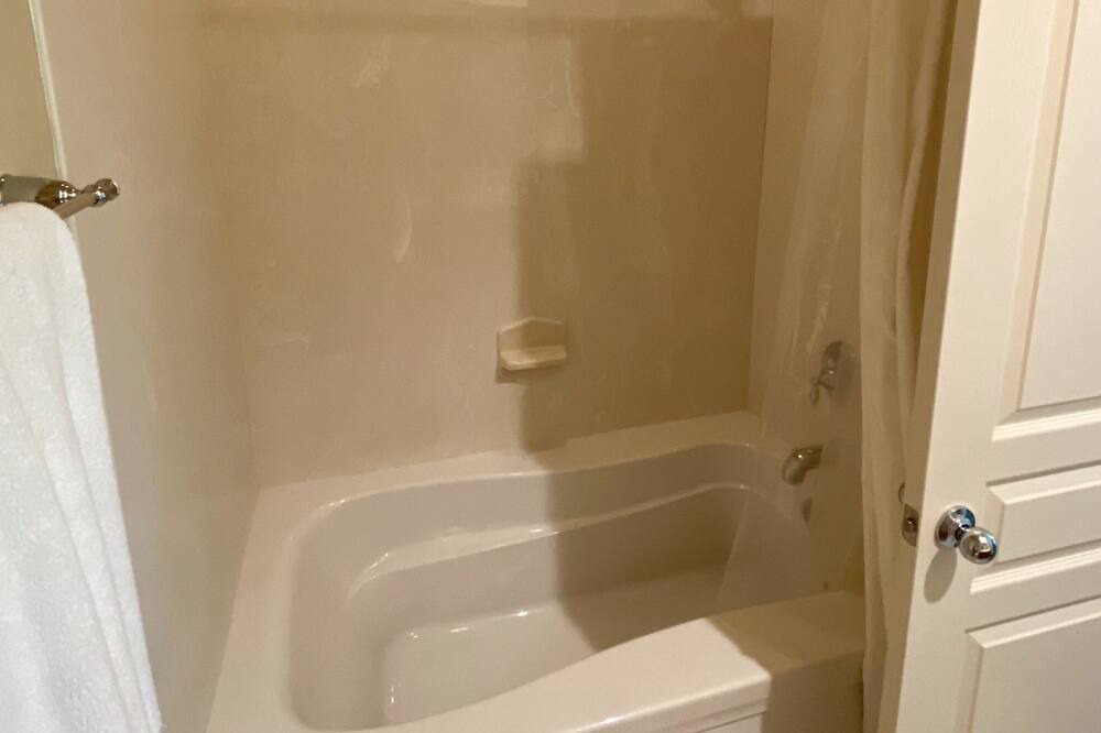 Photo of Bathroom in Knox - Henderson