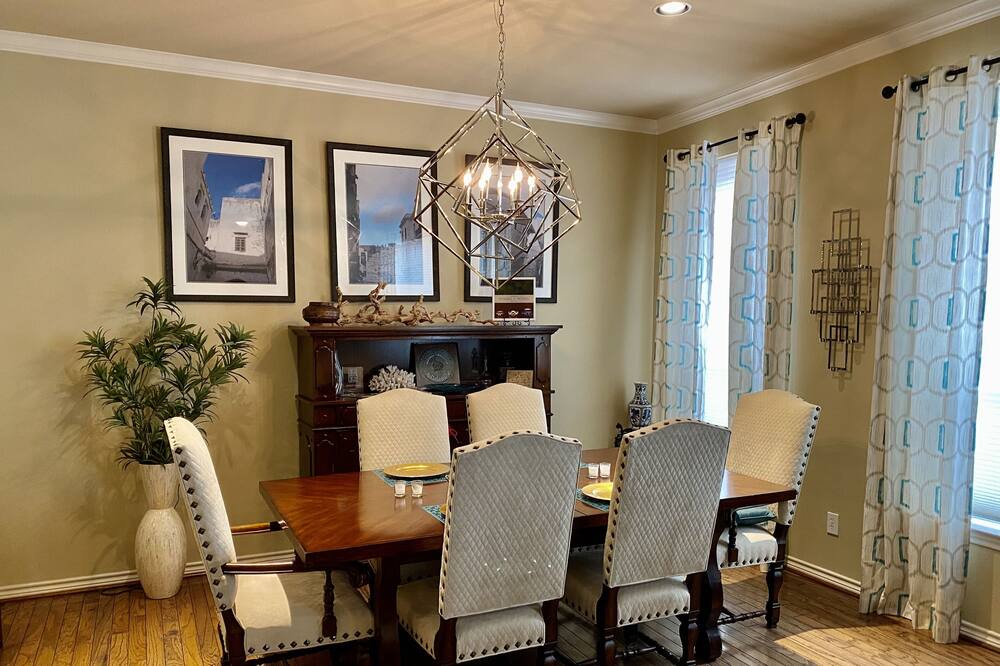 Photo of Livingroom in Knox - Henderson