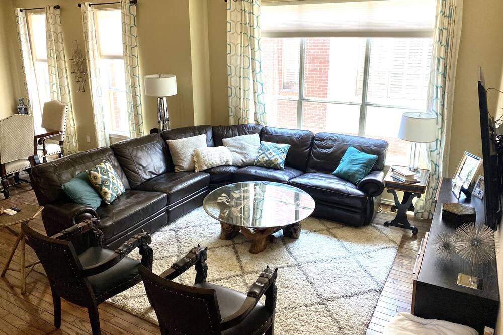 Photo of Livingroom in Knox - Henderson