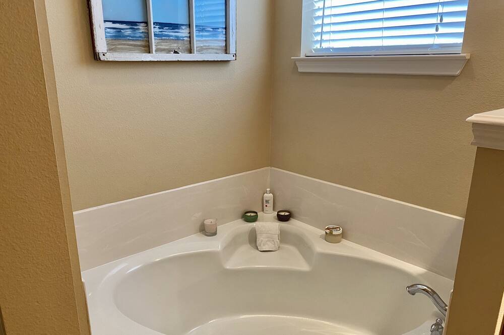 Photo of Bathroom in Knox - Henderson