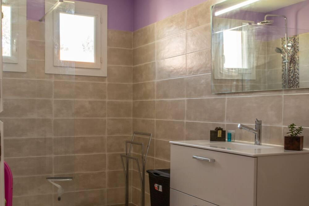 Photo of Bathroom in Pignan