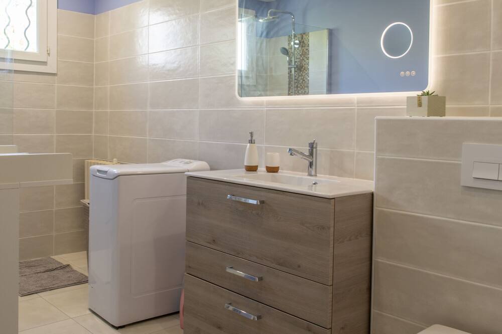 Photo of Bathroom in Pignan