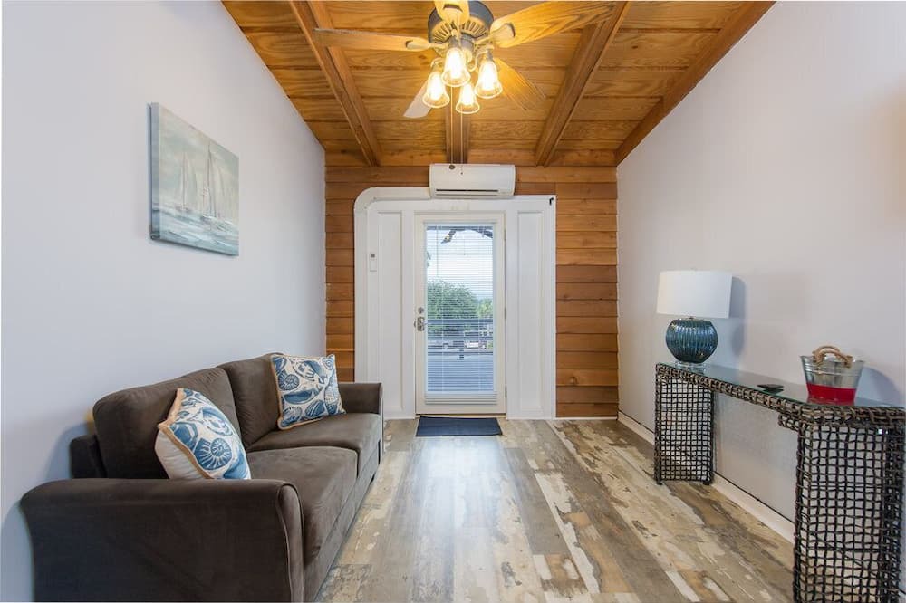 Photo of Livingroom in Darien