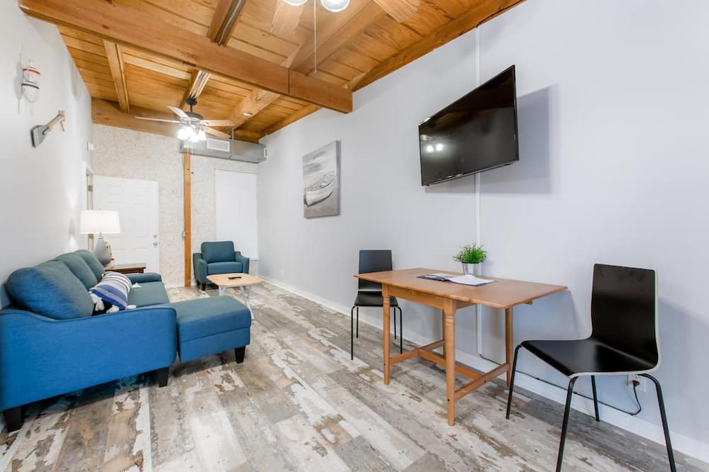 Photo of Livingroom in Darien