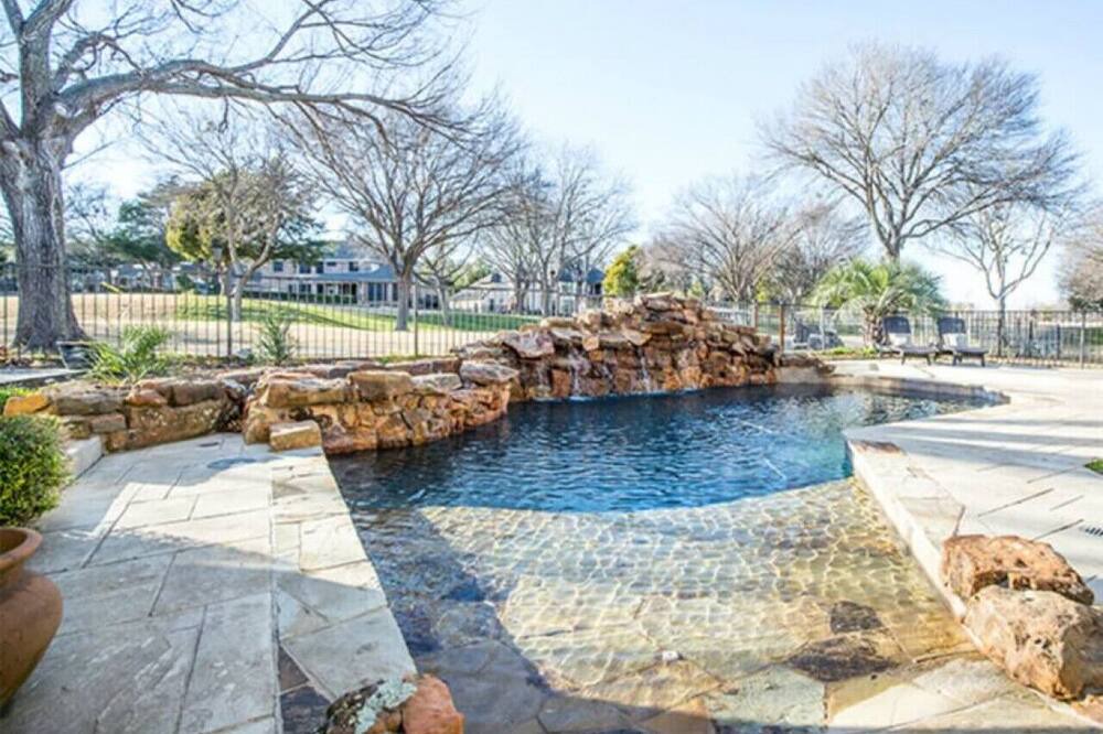 Photo of Outdoor in Garland