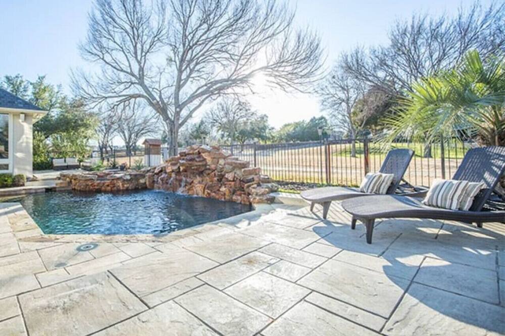 Photo of Outdoor in Garland