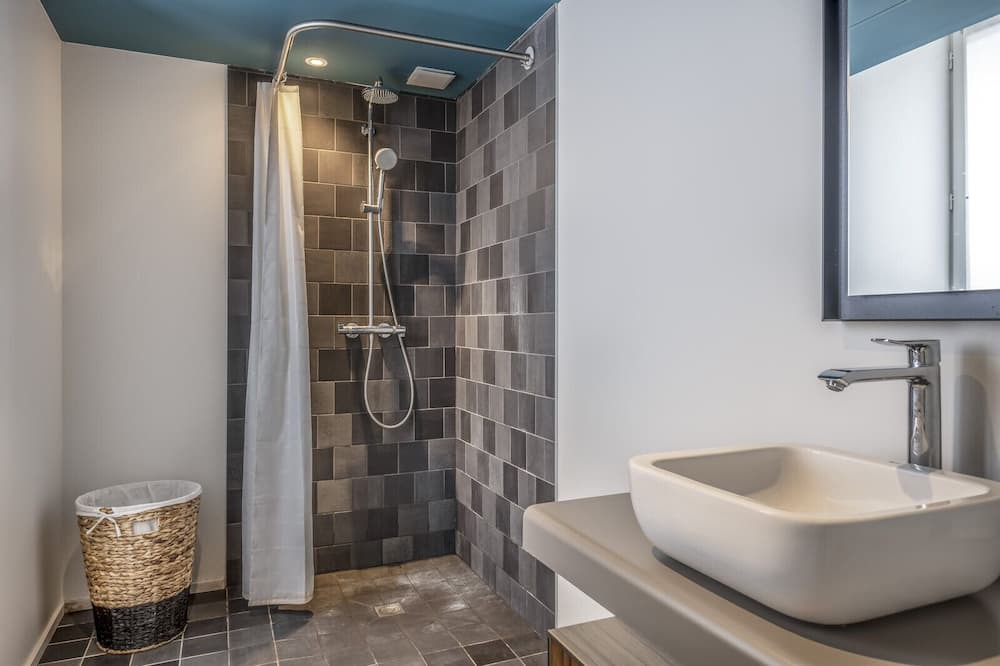 Photo of Bathroom in Richebourg - Saint-Clement