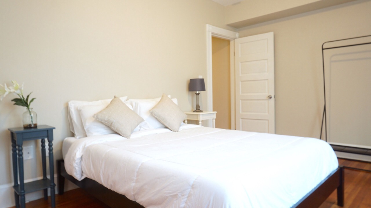 Photo of Bedroom in Off Broadway