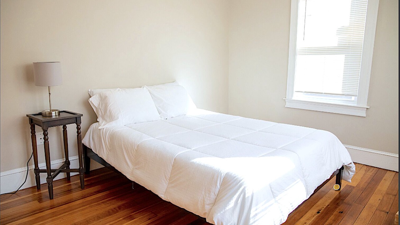 Photo of Bedroom in Off Broadway