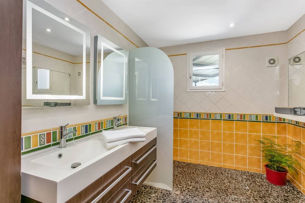 Photo of Bathroom in Combaillaux