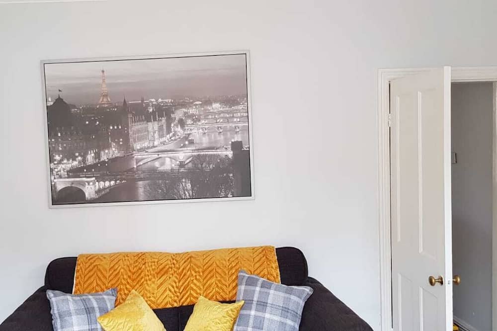 Photo of Livingroom in Gedling