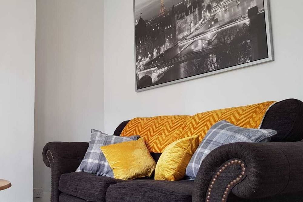 Photo of Livingroom in Gedling