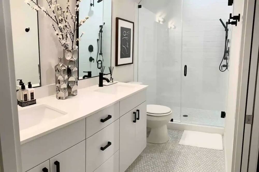 Photo of Bathroom in Chestnut