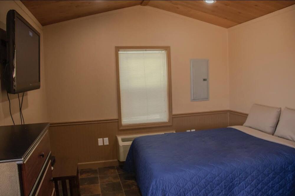 Photo of Bedroom in Thorntonville