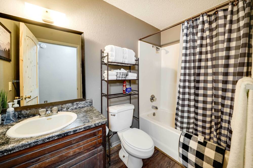 Photo of Bathroom in Smithville
