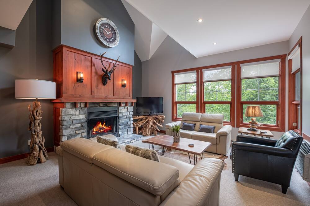 Photo of Livingroom in Tremblant-Les-Eaux
