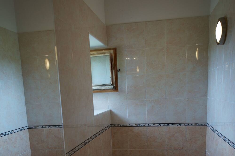 Photo of Bathroom in Saint-Sauveur-de-Cruzieres