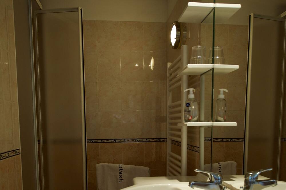 Photo of Bathroom in Saint-Sauveur-de-Cruzieres