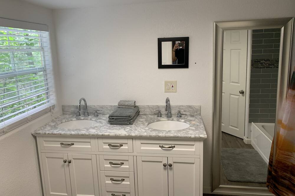Photo of Kitchen in Cedar Ridge