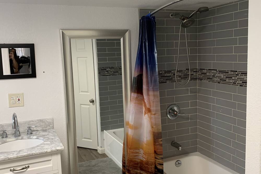 Photo of Bathroom in Cedar Ridge