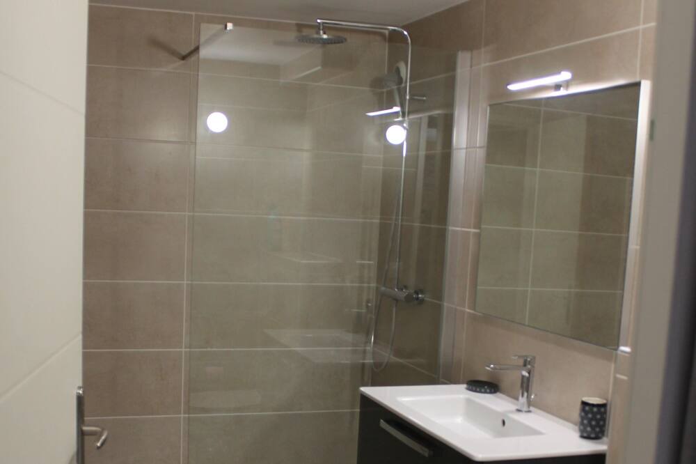 Photo of Bathroom in Malons-et-Elze
