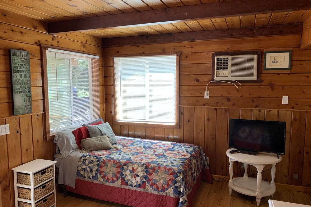 Photo of Bedroom in Chicago Park