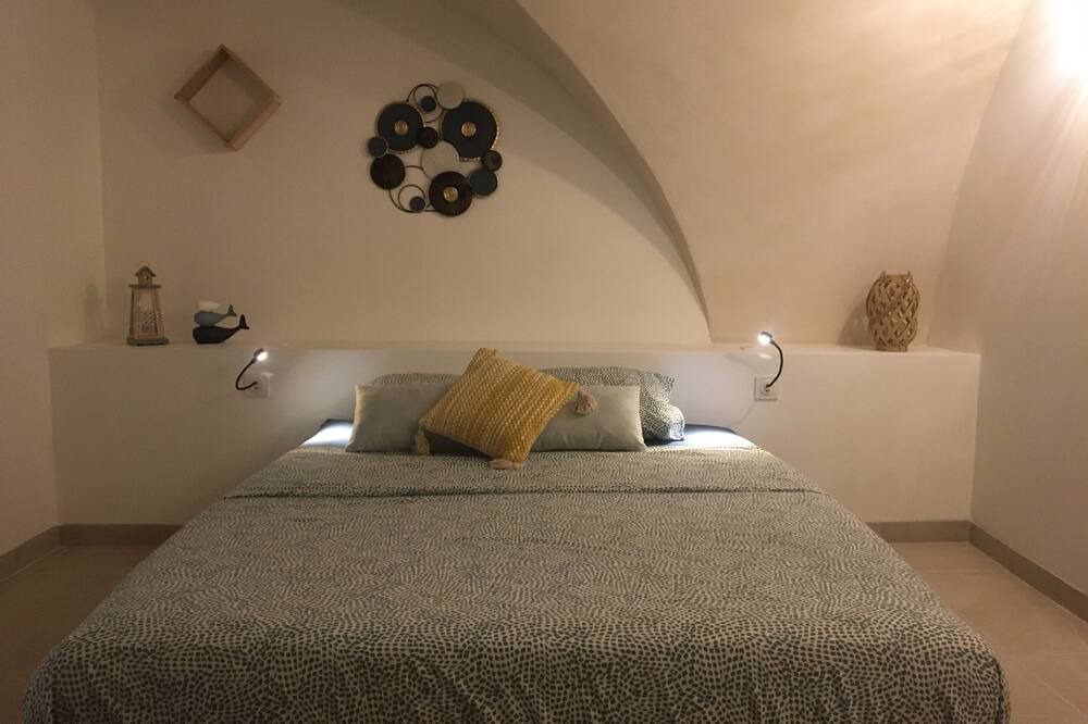 Photo of Bedroom in Mirabel-et-Blacons