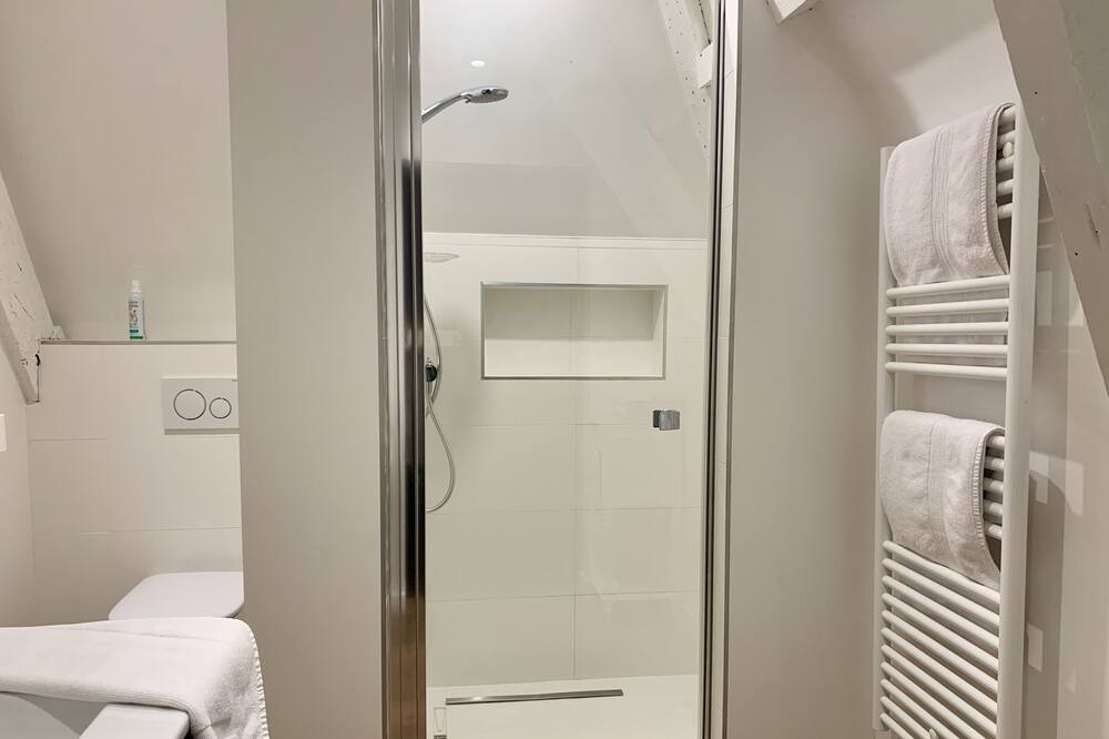 Photo of Bathroom in Saint-Samson-sur-Rance