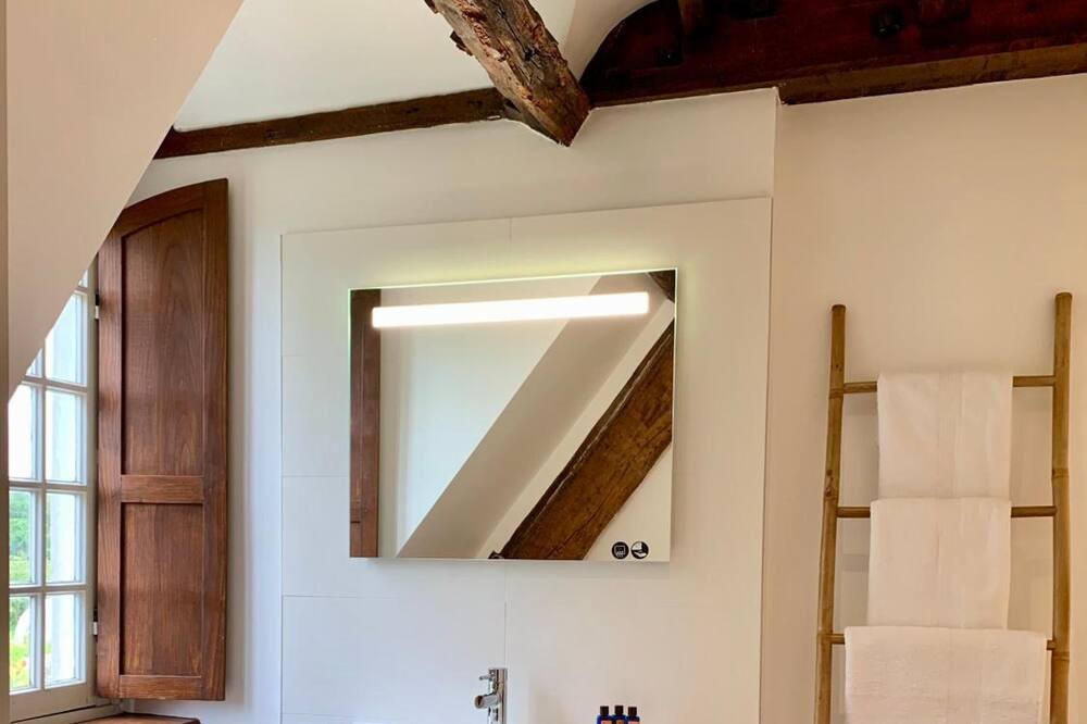Photo of Bathroom in Saint-Samson-sur-Rance