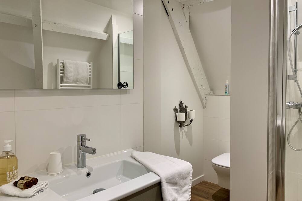 Photo of Bathroom in Saint-Samson-sur-Rance