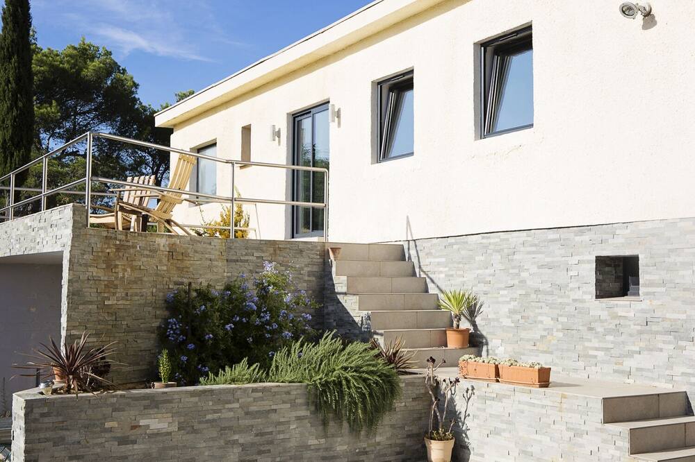 Photo of Patio Balcony in Saint-Pierre-des-Champs