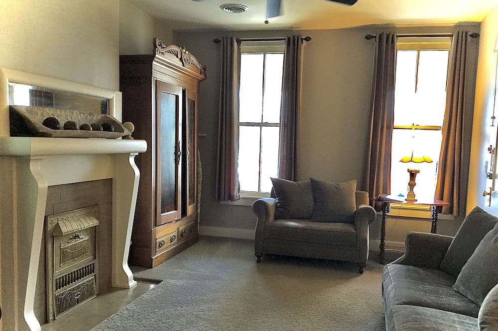 Photo of Livingroom in Urbana