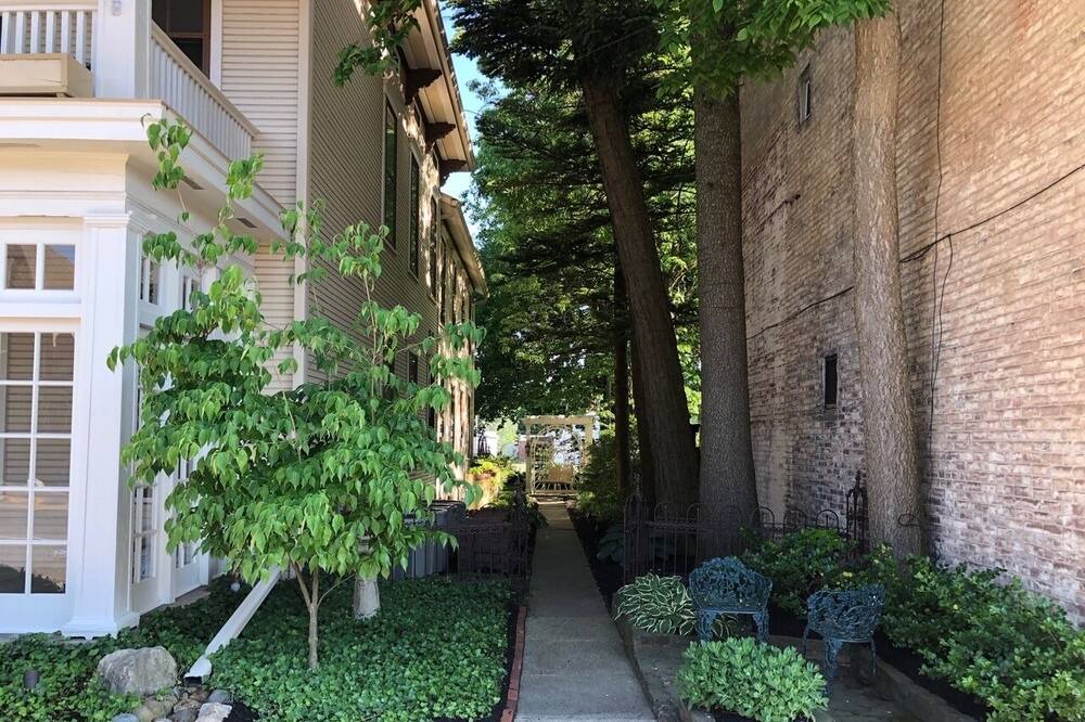 Photo of Outdoor in Urbana