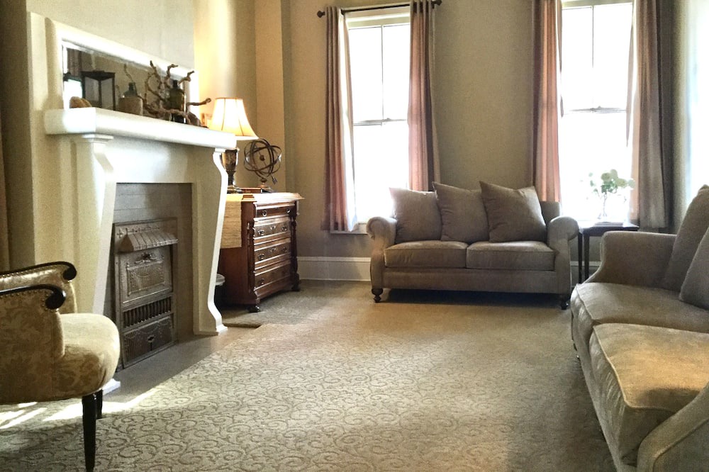 Photo of Livingroom in Urbana