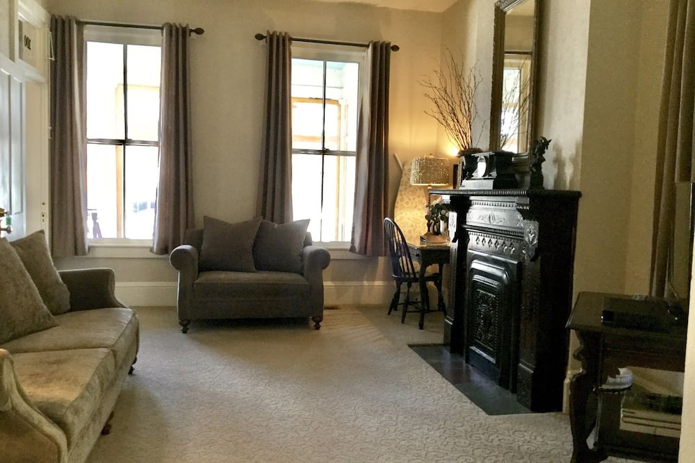 Photo of Livingroom in Urbana