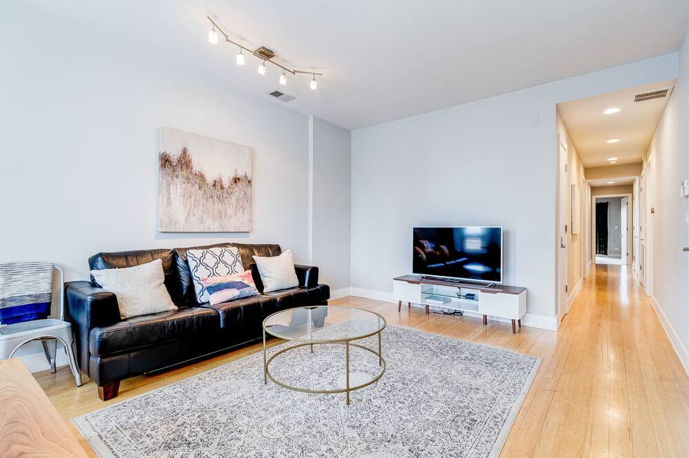 Photo of Livingroom in River North