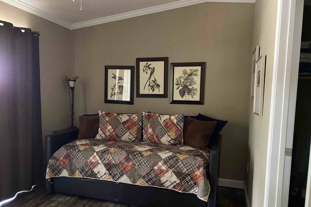Photo of Bedroom in Okmulgee County