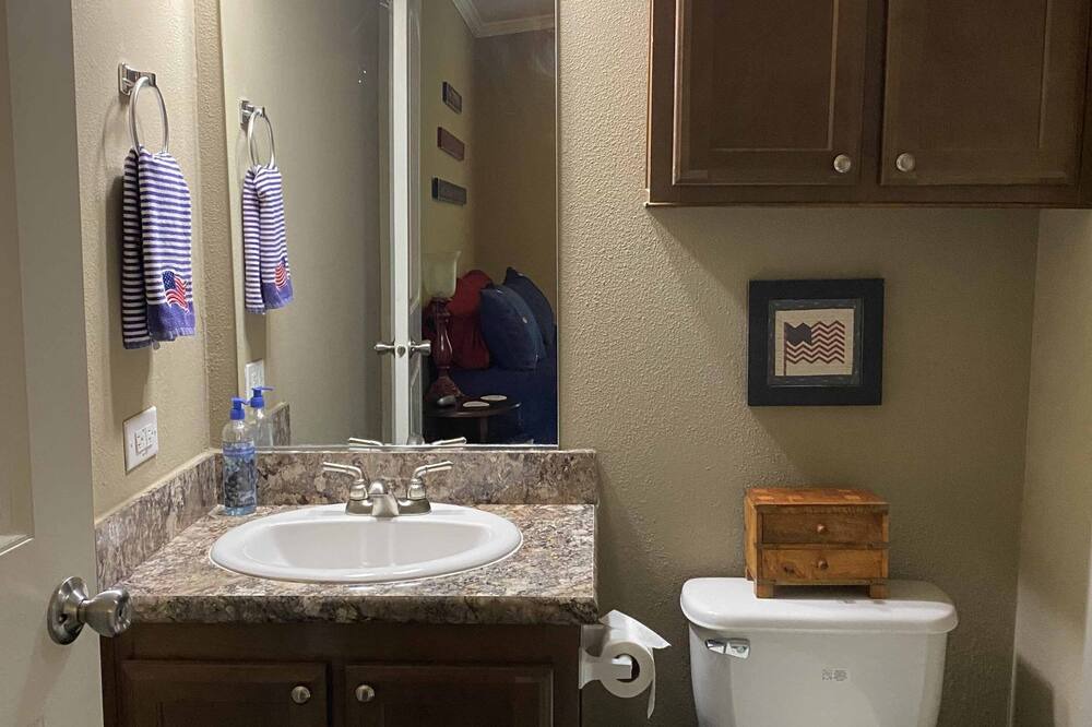 Photo of Bathroom in Okmulgee County