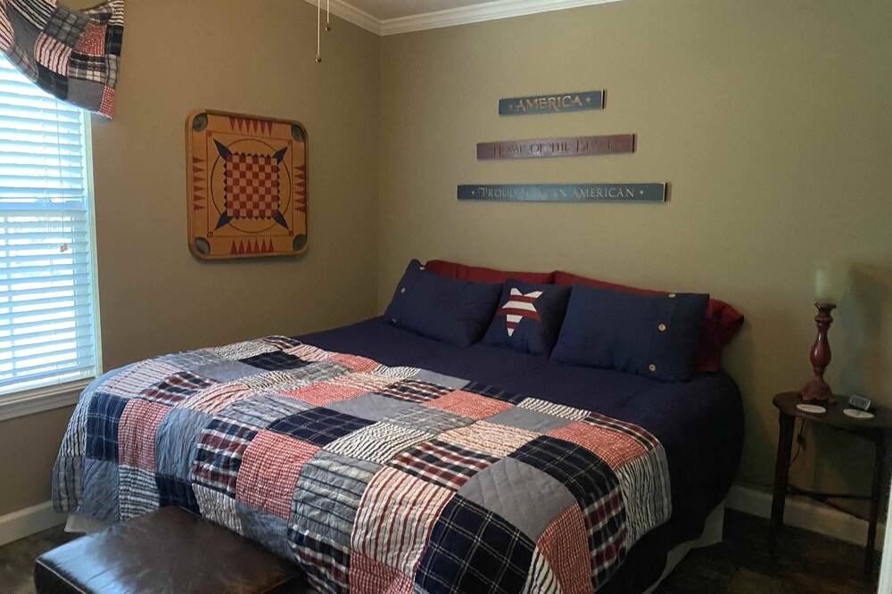 Photo of Bedroom in Okmulgee County