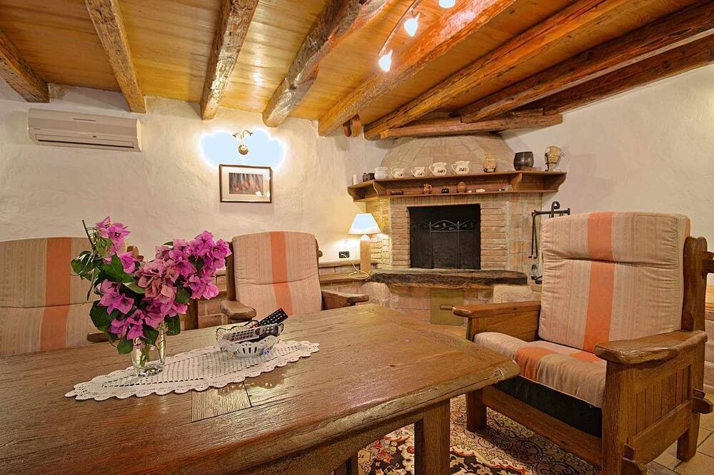 Photo of Livingroom in Mrgani