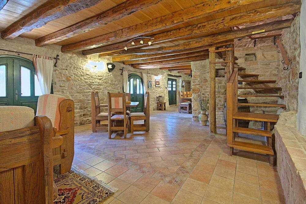 Photo of Livingroom in Mrgani